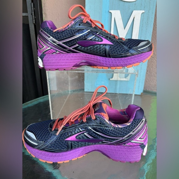 🧡Brooks Women's Purple and Pink Athletic Shoes🧡 - Picture 2 of 12
